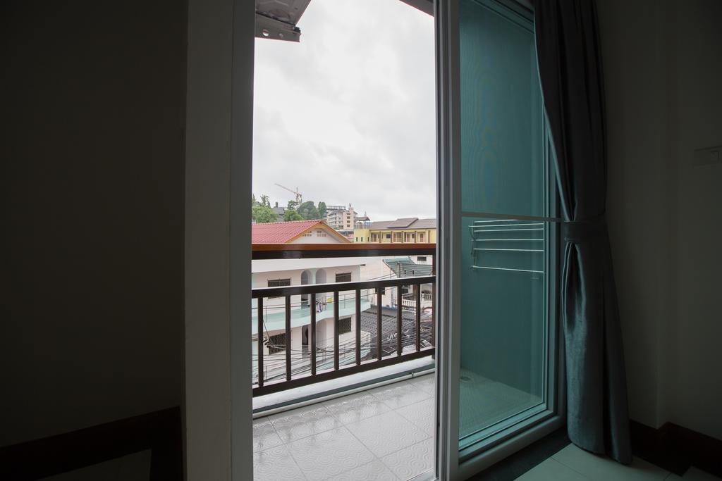 Chusri Hotel Patong Zimmer foto