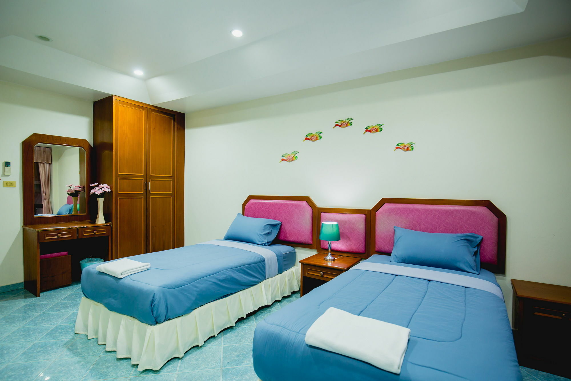 Chusri Hotel Patong Exterior foto